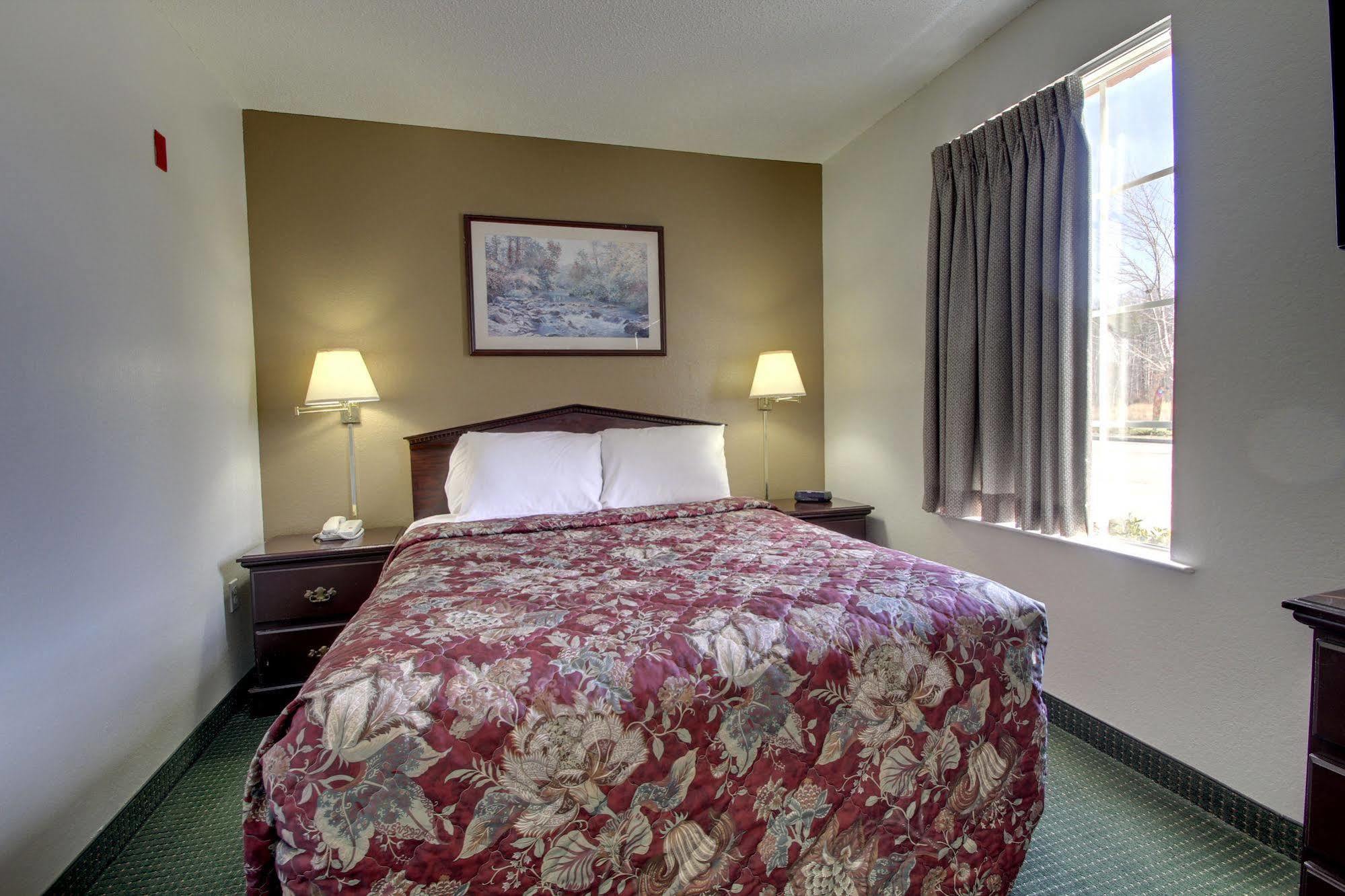 Intown Suites Extended Stay Greensboro Nc - Airport Dış mekan fotoğraf