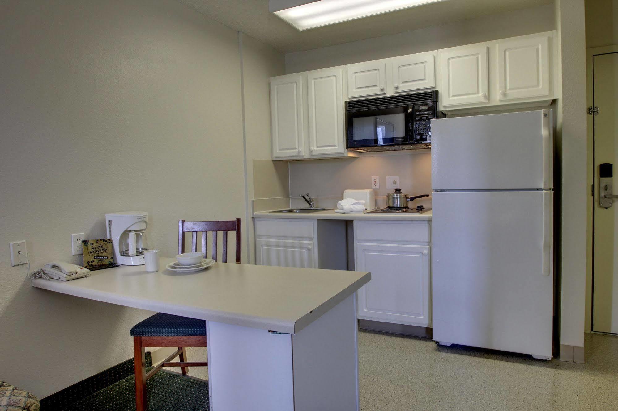 Intown Suites Extended Stay Greensboro Nc - Airport Dış mekan fotoğraf