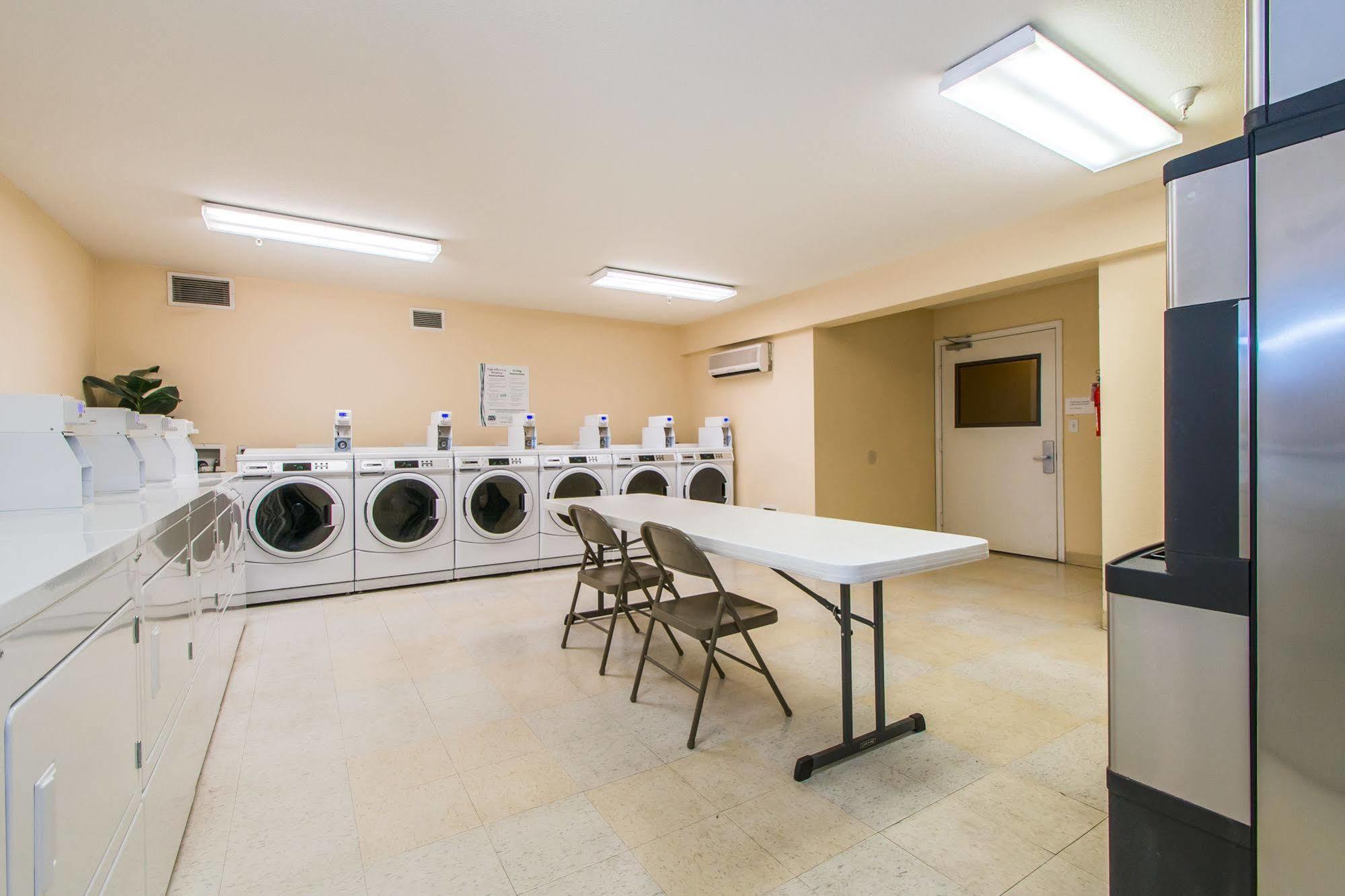 Intown Suites Extended Stay Greensboro Nc - Airport Dış mekan fotoğraf